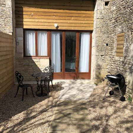 Charming 1-Bed Apartment in Blanzay Esterno foto