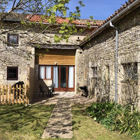 Charming 1-Bed Apartment in Blanzay Esterno foto