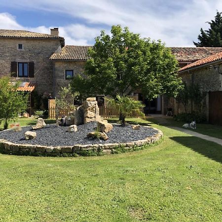 Charming 1-Bed Apartment in Blanzay Esterno foto