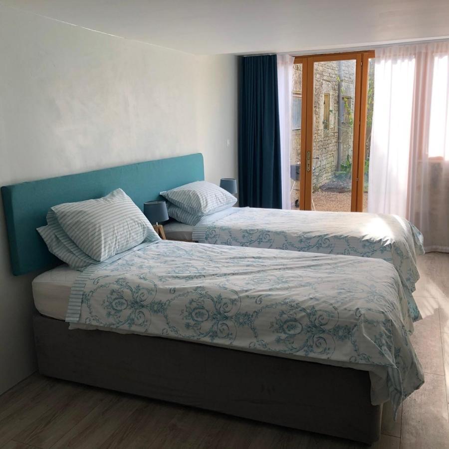 Charming 1-Bed Apartment in Blanzay Esterno foto