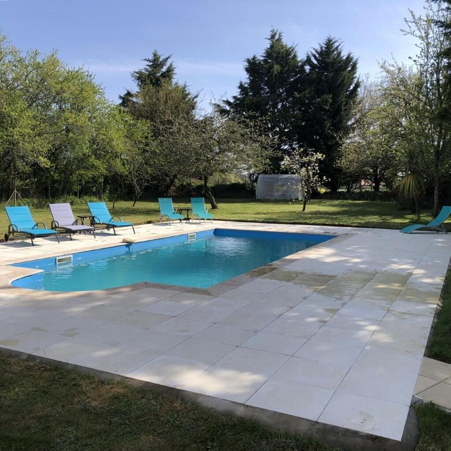 Charming 1-Bed Apartment in Blanzay Esterno foto