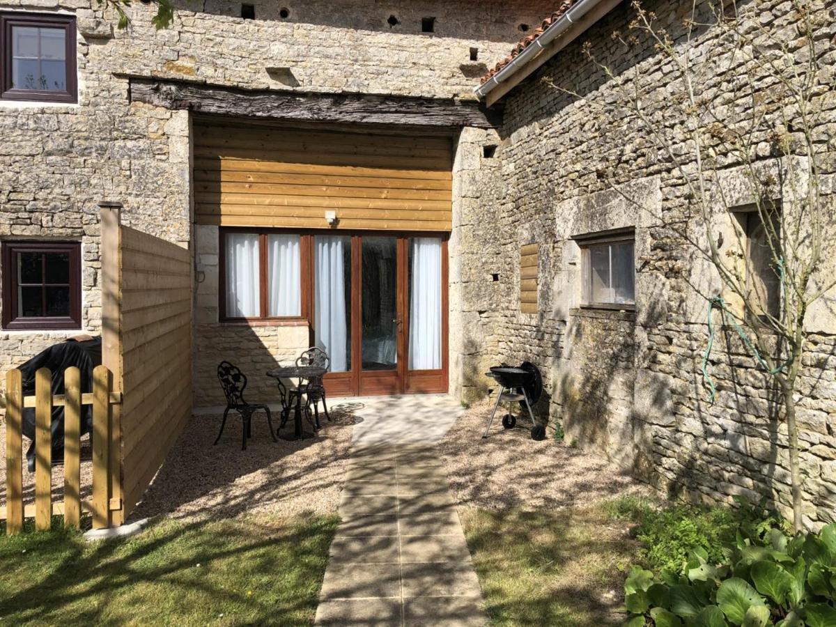Charming 1-Bed Apartment in Blanzay Esterno foto